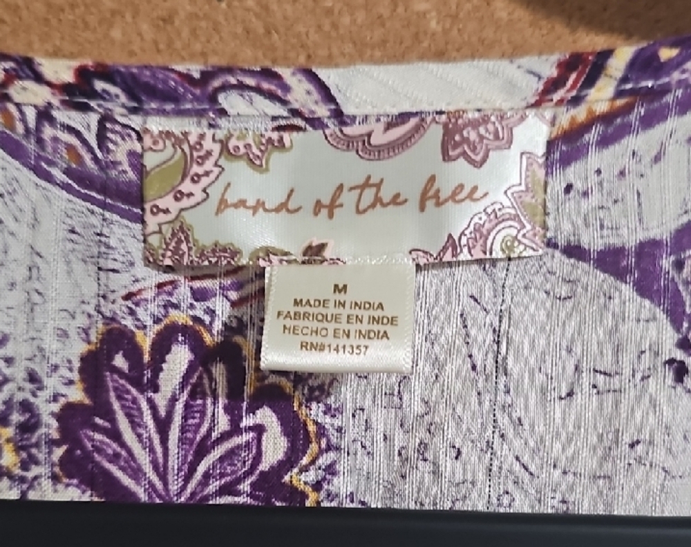 Cropped V-Neck Paisley Blouse in Purple and Cream - Picture 2 of 7